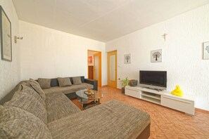 Apartment, Multiple Beds | Living room