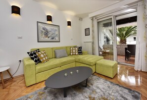 Appartement, 1 grand lit | Aire de séjour | Téléviseur de 65 cm avec télévision par satellite