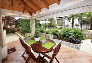 Apartment, 1 Queen-Bett | Blick auf den Innenhof