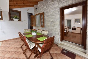 Huoneisto, 1 keskisuuri parisänky | Terassi/patio