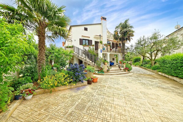 Property grounds - Guest House Jolanda (Medulin)