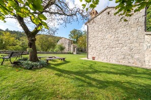 المنطقة المحيطة بالمنشأة