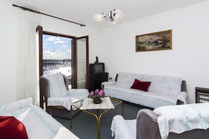 Apartment, Multiple Beds | Living room | 65-cm TV with satellite channels - Apartments Franko (Pula)