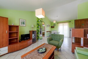 Apartment, Mehrere Betten | Wohnbereich