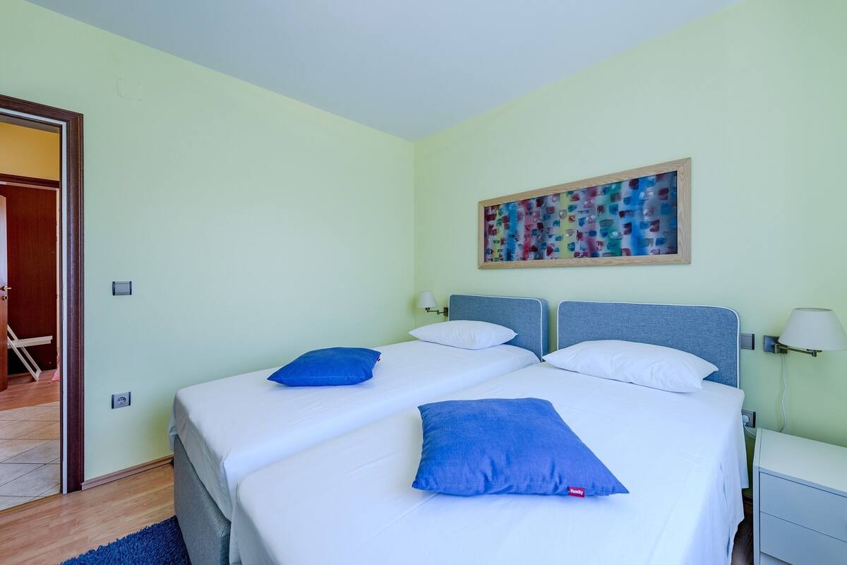 Apartment, Multiple Beds