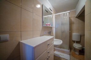 Apartment, Multiple Beds | Bathroom