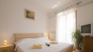 Apartment, 2 Double Beds | Desk, WiFi (free), individually decorated, individually furnished - Apartments Folo (Rovinj)
