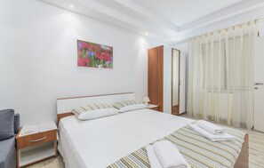 Apartment, Multiple Beds
