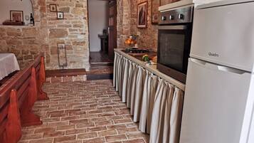 Apartment, Multiple Beds | Private kitchen | Microwave, oven, stovetop, coffee/tea maker