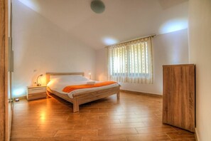 Apartment, 1 Doppelbett und Schlafsofa | Kostenloses Internet per Kabel, Bettwäsche