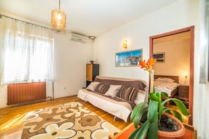 Wifi gratis y ropa de cama 