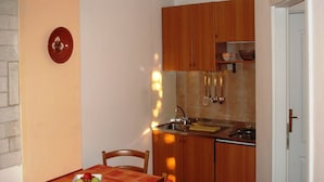 Appartement, 1 lit double et 1 canapé-lit | Cuisine privée | Surface de cuisson, vaisselle et ustensiles