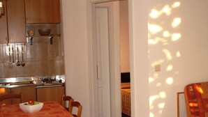 Appartement, 1 lit double et 1 canapé-lit | Cuisine privée | Surface de cuisson, vaisselle et ustensiles