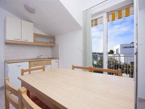 Apartment, Multiple Beds | Private kitchen | Stovetop - Apartment Vinko (Sibenik)