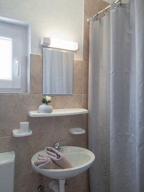 Appartement, plusieurs lits | Salle de bain