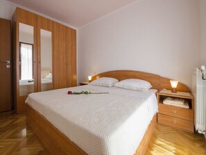 Apartment, Multiple Beds