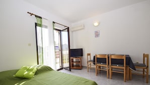 WiFi (free), bed sheets - Apartments Marko Drage (Pakostane)