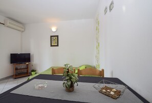 Apartment, 1 Doppelbett und Schlafsofa | Eigene Küche | Herdplatte, Kochgeschirr/Geschirr/Besteck, Gefrierschrank