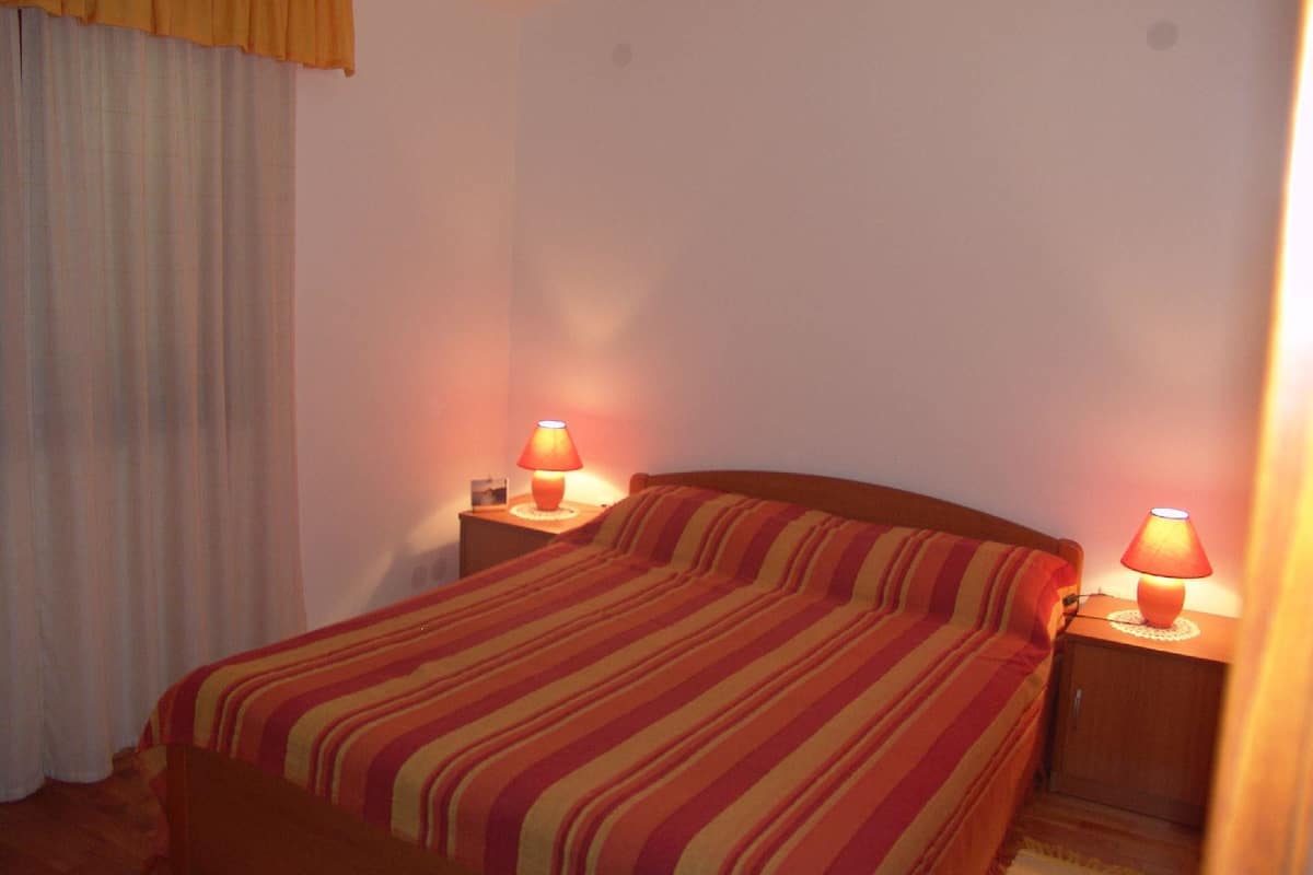 Appartement, Plusieurs lits | Lit de bébé (supplément), accès au Wi-Fi (inclus), literie fournie