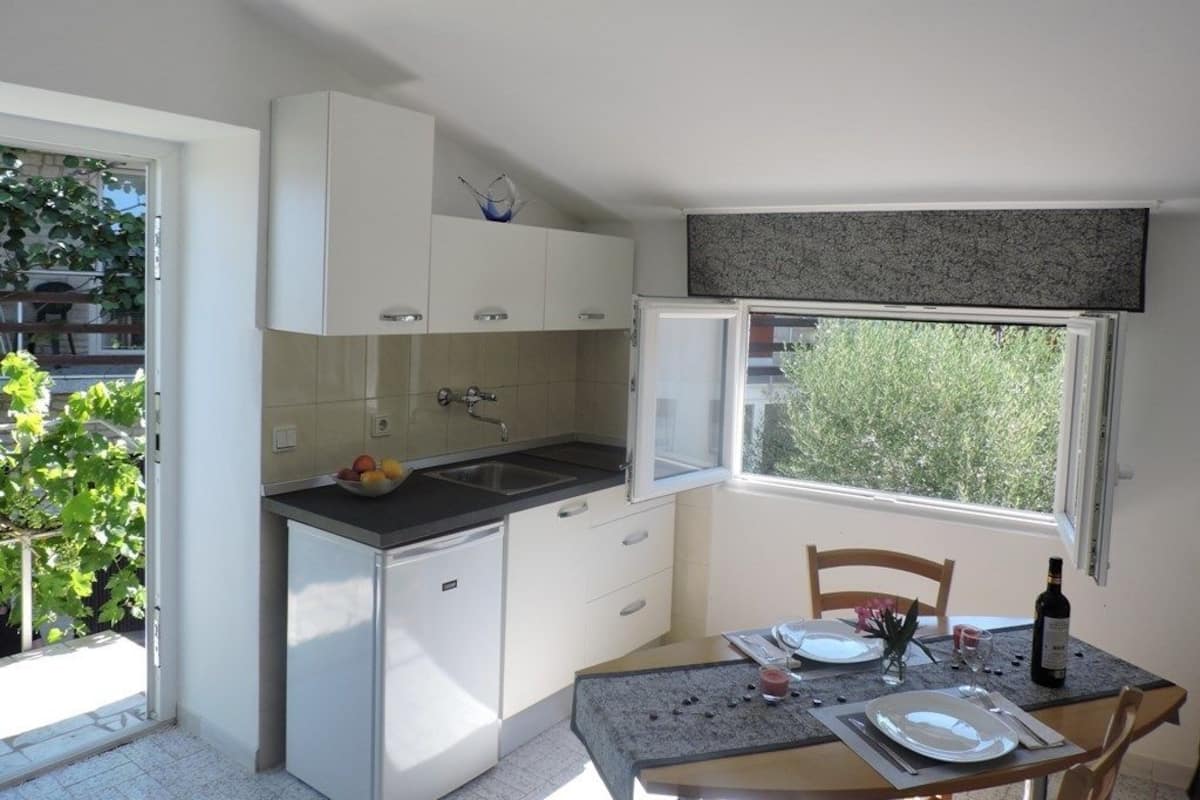 Appartement, 1 lit double | Cuisine privée | Surface de cuisson, vaisselle et ustensiles