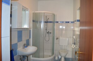 Apartment, 1 Double Bed with Sofa bed | Bathroom | Shower - Apartmants Albina (Sibenik)