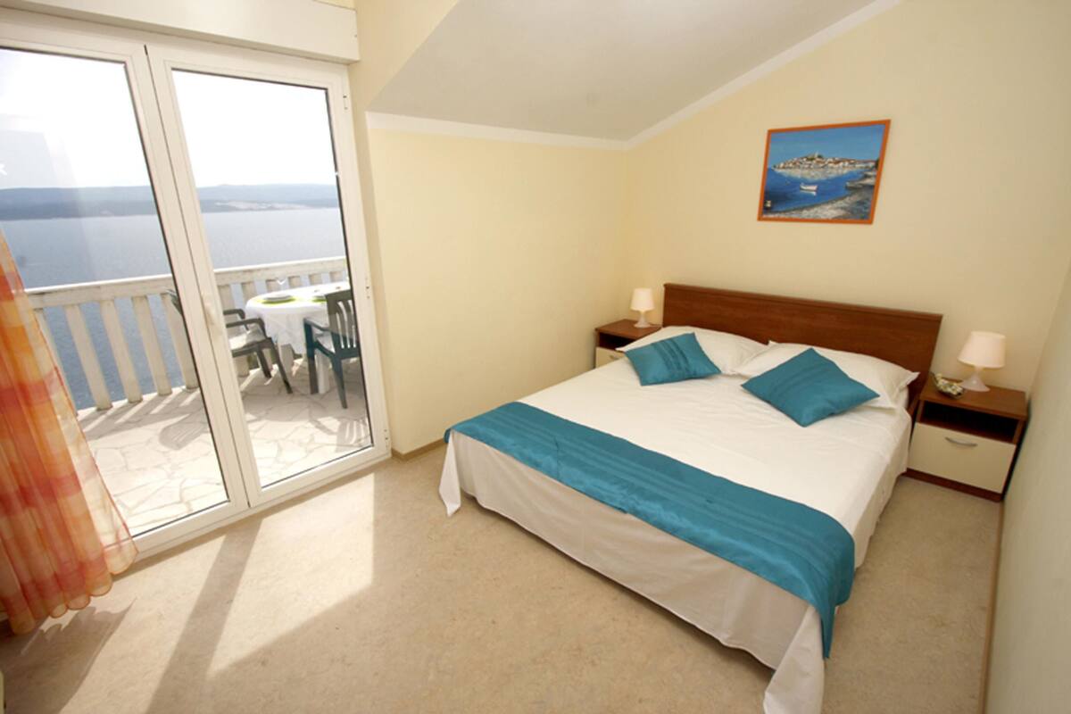 Apartment, Multiple Beds | WiFi (free), bed sheets