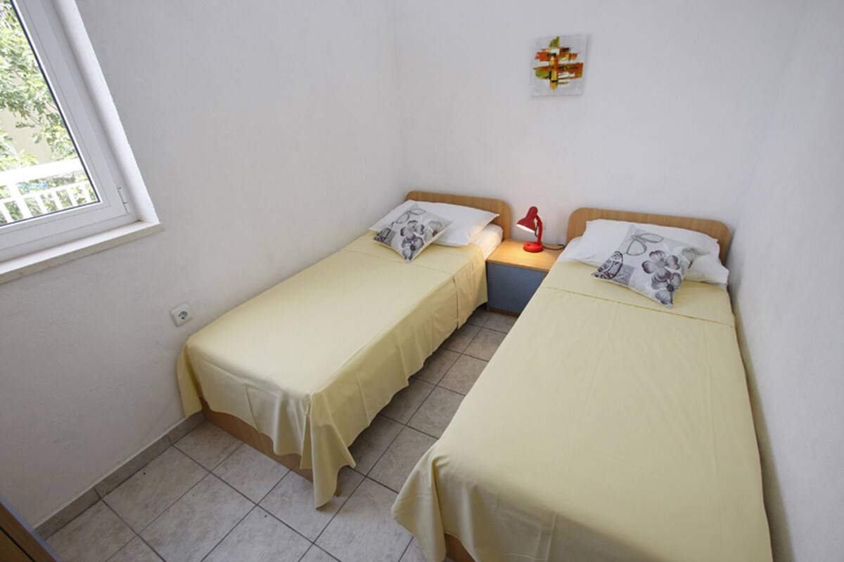 Apartment, Multiple Beds | WiFi (free), bed sheets