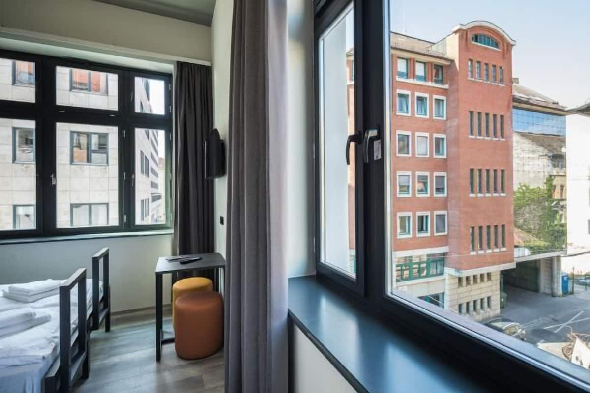 1 habitación, sistema de insonorización, wifi gratis y ropa de cama
