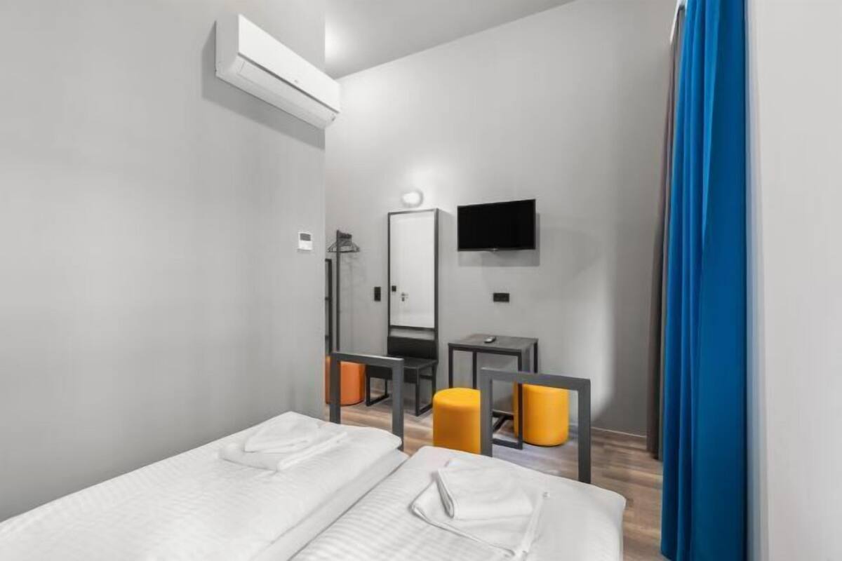 1 habitación, sistema de insonorización, wifi gratis y ropa de cama