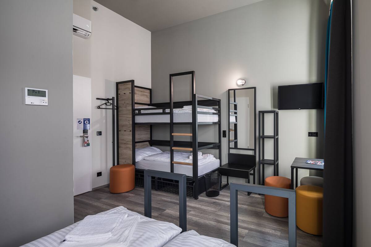 1 bedroom, soundproofing, WiFi (free), bed sheets