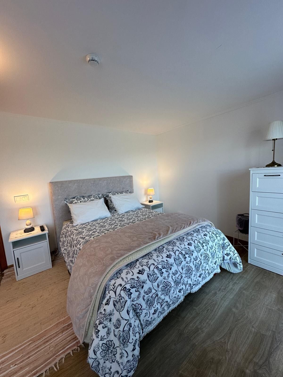 Camera doppia, vista collina (3) | Biancheria da letto di alta qualità, tende oscuranti