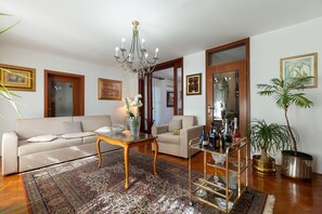 Ferienhaus, Mehrere Betten | Wohnbereich | Fernseher