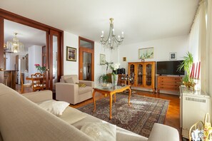 House, Multiple Beds | Living area | TV - Holiday House Suzana (Rovinj)