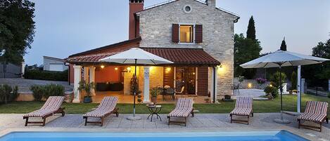 Villa, letti multipli | Piscina all'aperto