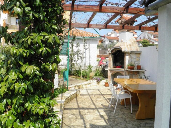 Apartment, 2 Double Beds | BBQ/picnic Area