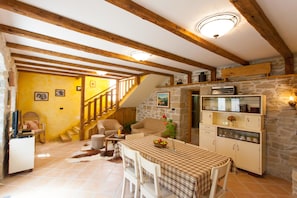 Villa, Multiple Beds | Private kitchen | Stovetop, dishwasher, cookware/dishes/utensils