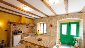 Villa, plusieurs lits | Cuisine privée | Plaque de cuisson, lave-vaisselle