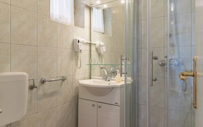 Apartment, 1 Double Bed | Bathroom