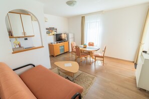 Apartment, 1 Double Bed | Living room