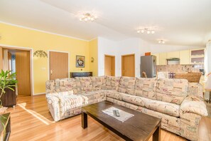 Villa, Multiple Beds | Living room