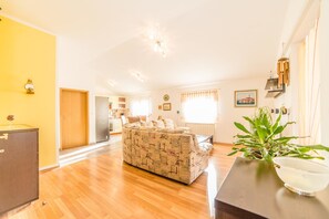 Villa - flera sängar | Eget kök | Spishäll och grytor/köksredskap