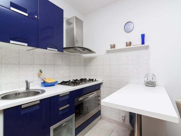 Apartment, 2 Doppelbetten | Eigene Küche | Herdplatte, Kochgeschirr/Geschirr/Besteck