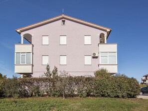 Front of property - Apartments Ana Valbandon / Two Bedrooms Lavanda (Fazana)