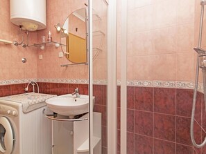 Bathroom - Apartments Ana Valbandon / Two Bedrooms Lavanda (Fazana)