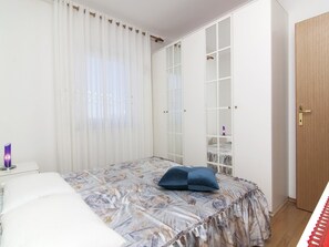 Apartment, 2 Double Beds | Private kitchen | Stovetop, cookware/dishes/utensils - Apartments Ana Valbandon / Two Bedrooms Lavanda (Fazana)