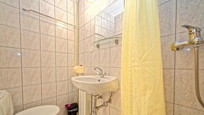 Apartment, 1 Double Bed | Bathroom | Shower - Guest House Jolanda / Comfort Double Room S3 (Medulin)