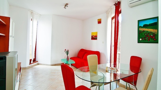 Apartment, 1 Double Bed with Sofa bed | Private kitchen | Stovetop, cookware/dishes/utensils - Apartment More / One Bedroom / Terrace (Pula)