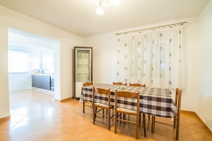 Apartment, Mehrere Betten | Eigene Küche | Herdplatte, Geschirrspüler, Kochgeschirr/Geschirr/Besteck