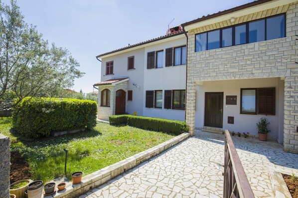 Front of property - Apartment Luciana / One Bedroom (Pula)