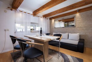 Apartment, 1 Doppelbett und Schlafsofa | Eigene Küche | Herdplatte, Geschirrspüler, Kochgeschirr/Geschirr/Besteck